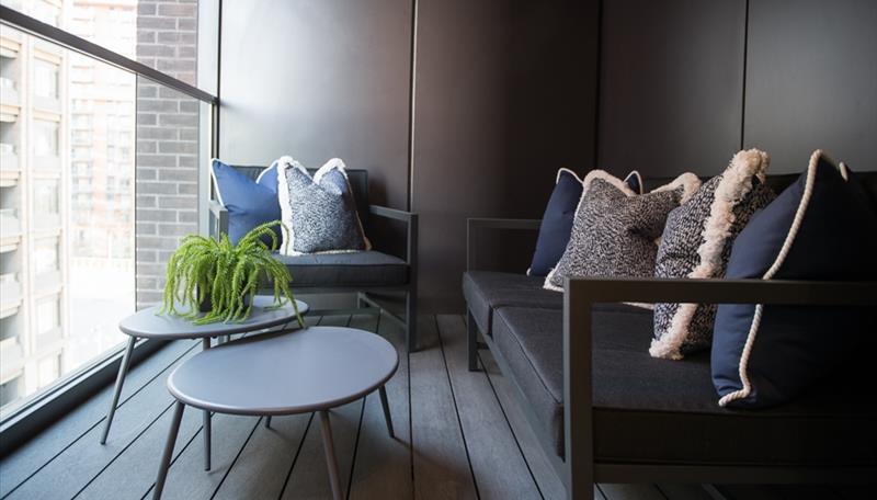 2 bed property in Charles Clowes Walk, London